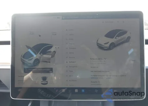 2022 Tesla Model Y Long Range Dual Motor All-Wheel Drive z USA, uszkodzony, nr VIN 7SAYGAEE5NF520411